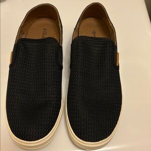OluKai Pehuea Black and Cream shoes